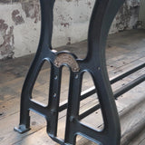 grande table industrielle plateau massif pietement fonte manufacture Brockton