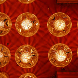 tres grande lettre E d'ancienne enseigne lumineuse façon fete foraine