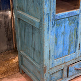 Armoire vitrine ancienne bleue patinée, meuble de métier vintage, bois et verre