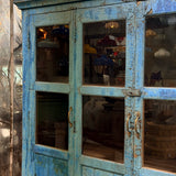 Armoire vitrine ancienne bleue patinée, meuble de métier vintage, bois et verre