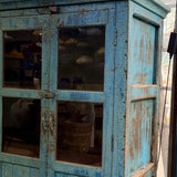 Armoire vitrine ancienne bleue patinée, meuble de métier vintage, bois et verre