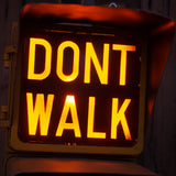 New York feu dont walk americain vintage USA jaune d'origine avec fixations murale