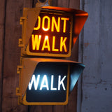 New York feu dont walk americain vintage USA jaune d'origine avec fixations murale