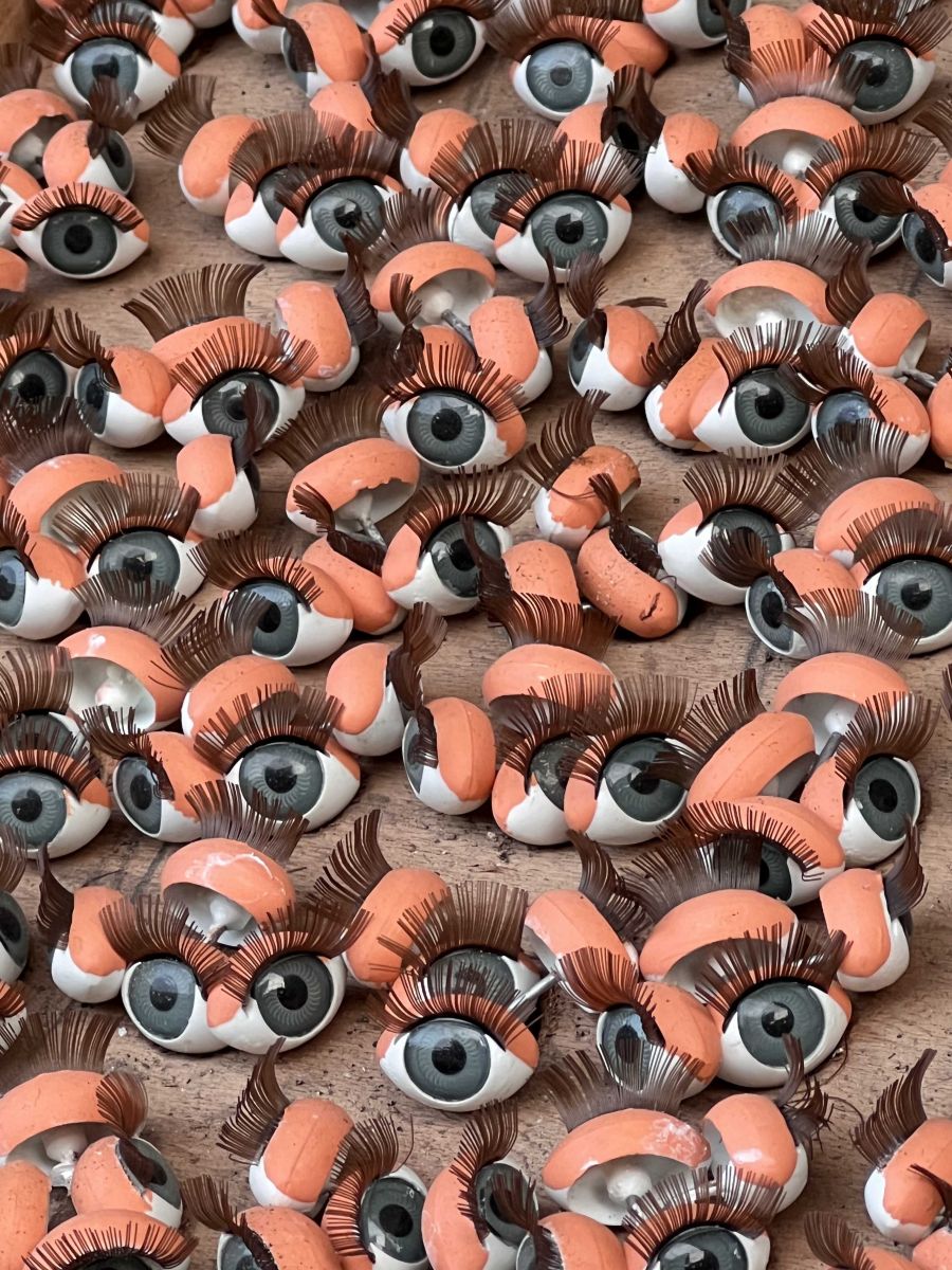 Yeux bleus : Vieil œil de poupée. oeil de sommeil de poupée. Taille 16 Yeux bleus : Vieil œil de poupée. oeil de sommeil de poupée. Taille 16